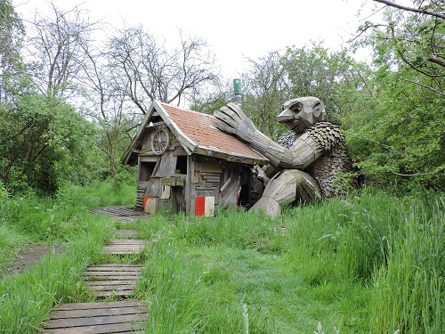 3163